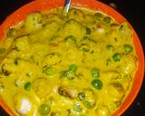 A picture of step 2 of Makhana matar.