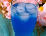 A picture of step 4 of Blue electric lemonade.