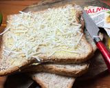 Foto langkah ke 1 dari resep Roti Panggang Teflon dengan Mayo dan Selai.