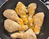 Foto del passaggio 4 della ricetta Cosce di Pollo Saporiti