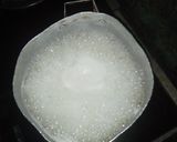 A picture of step 3 of Tricolour chicken stir fried noodles.