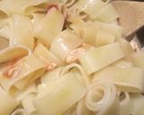A picture of step 2 of Calamarata al salmone.