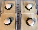 Une image de l'étape 4 de Feuilletés au pesto épicé maison, mozzarella di buffala et sésame.