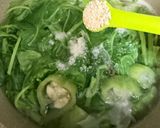 Foto langkah ke 4 dari resep 627. Sayur Bening Bayam dan Oyong.