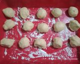 Foto langkah ke 5 dari resep Donat Maizena Topping Glaze.