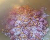 A picture of step 4 of Sweetcorn ham and rice.