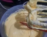 Foto langkah ke 2 dari resep Strawberry No Bake Cheesecake.