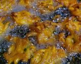 कुरकुरे प्याज़ के पकोडे (kurkure pyaz ke pakode recipe in Hindi) रेसिपी चरण 9 फोटो