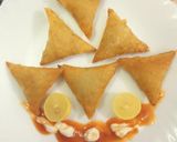 A picture of step 3 of Chicken tikka samosas.
