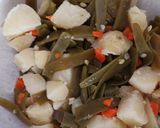 Foto del paso 4 de la receta: Ensalada fría de habichuelas verdes y caballas desmigadas
