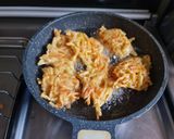 Foto langkah ke 3 dari resep Bakwan Wortel Kulit Semangka.