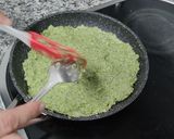 Foto del paso 2 de la receta: Pizza con base de pollo y brócoli