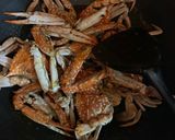Foto langkah ke 5 dari resep Rajungan Saus Mentega 🦀.