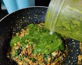 A picture of step 6 of Lehsooni palak.