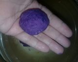 Foto langkah ke 3 dari resep Bola Ubi Ungu Isi Coklat.