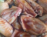 Foto langkah ke 2 dari resep Olahan Sayap Ayam: Roasted Chicken Wings.