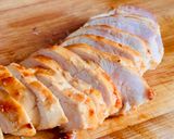 Hình bước làm 1 của món Salad Rau Diếp Xoăn, Bắp Cải Tím & Ức Gà Áp Chảo