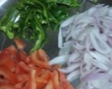 चीज़ वेज आटा पिज़्ज़ा (Cheese Veg aata pizza recipe in Hindi) रेसिपी चरण 2 फोटो