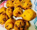 A picture of step 9 of Urad dal bonda.
