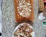 A picture of step 2 of Pasta Carbonara with Mushrooms.