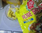 Foto langkah ke 3 dari resep Donat Maizena keju & seres.