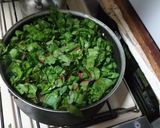 Foto del paso 2 de la receta: Tortilla de hojas de remolachas