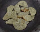 A picture of step 5 of Moong and urad daal idli fry.