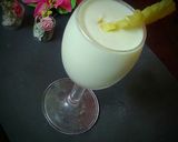 A picture of step 3 of Pineapple shake.