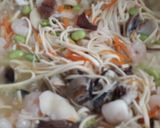 總匯海鮮炒麵的食譜步驟3照片