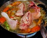 Foto langkah ke 3 dari resep Ayam Kuah Hitam Pandan Wangi🍗🥘_ (dng.Creamer).