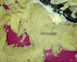 A picture of step 4 of Aloo ke prathay.