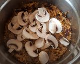 Foto del paso 4 de la receta: Pollo deshebrado con chile ancho