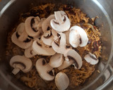 Foto del paso 4 de la receta: Pollo deshebrado con chile ancho