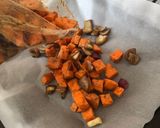 Édesburgonya sült lila hagymával recept fázis 6 fotója