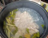 รูปขั้นตอนการทำที่ 2 ของ ต้มข่าไก่ (ไม่ใส่กะทิ)