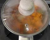 Foto langkah ke 3 dari resep Mpasi 8+ Day 5 : Bubur Kabocha Ayam Tomat.