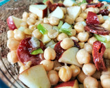 Foto del paso 7 de la receta: Ensalada de garbanzos con chorizo, manzana y apio