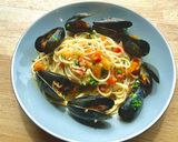 A picture of step 5 of Pasta with mussels and tomatoes.