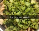 A picture of step 4 of Cheesy chicken and broccoli pasta.
