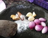 Foto langkah ke 2 dari resep Kerang hijau bumbu kuning.