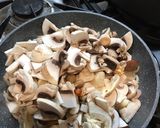 A picture of step 1 of Mushroom stroganoff.