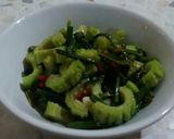 Foto langkah ke 3 dari resep Tumis simple pare pakis.