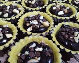 Foto langkah ke 5 dari resep Chocochip Cashew Brownie Pie.