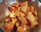 A picture of step 1 of Papaya juice.