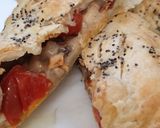 A picture of step 2 of Spicy chicken and tomato puff pie.