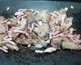 Foto del paso 5 de la receta: Hamburguesa de pollo y zanahoria con guarnición de setas y bacon