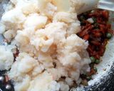 A picture of step 4 of Scramble potatoes.