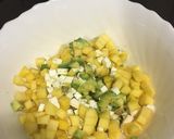 Foto del paso 3 de la receta: Ensalada de aguacate, mango y queso feta