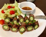 Hình bước làm 4 của món Thịt bò cuộn đậu bắp