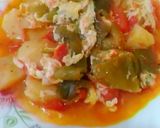 صورة لخطوة 4 من وصفة شكشوكة البطاطا والفلفل ⁦🌶️⁩🥔🍅 حارة